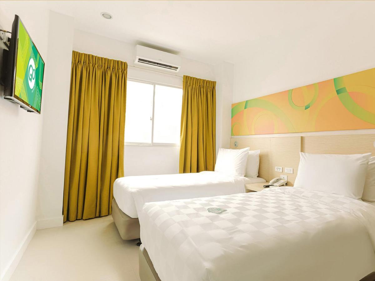 Go Hotels Manila Airport Road Paranaque City Exterior foto