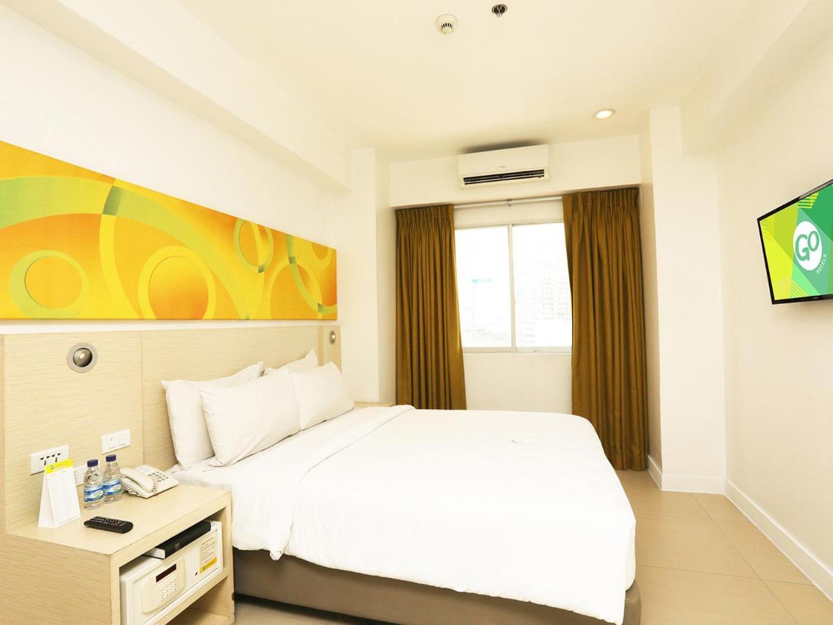 Go Hotels Manila Airport Road Paranaque City Exterior foto