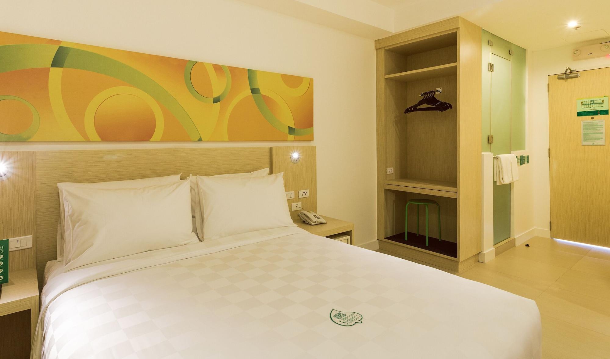 Go Hotels Manila Airport Road Paranaque City Exterior foto