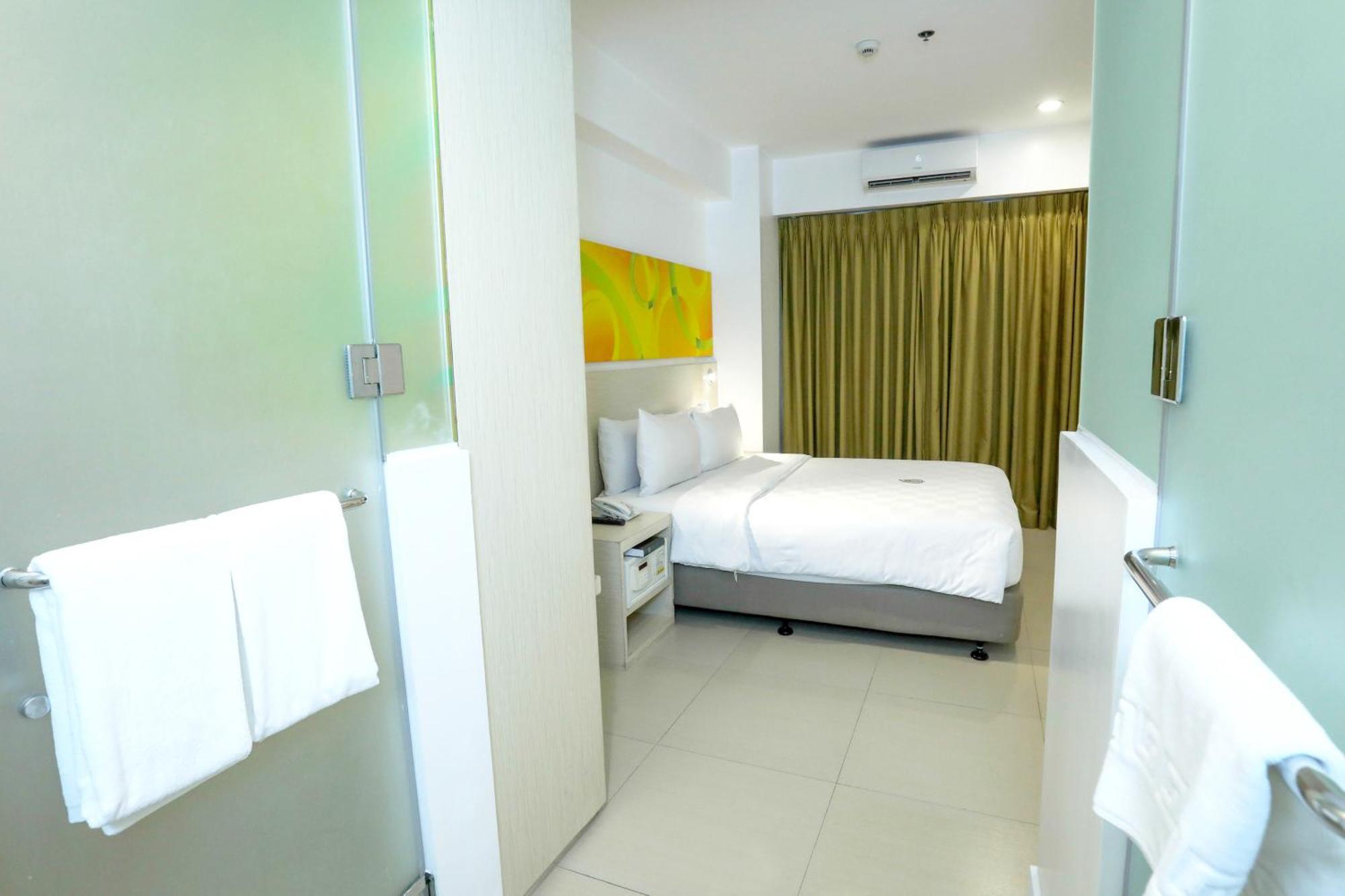 Go Hotels Manila Airport Road Paranaque City Exterior foto